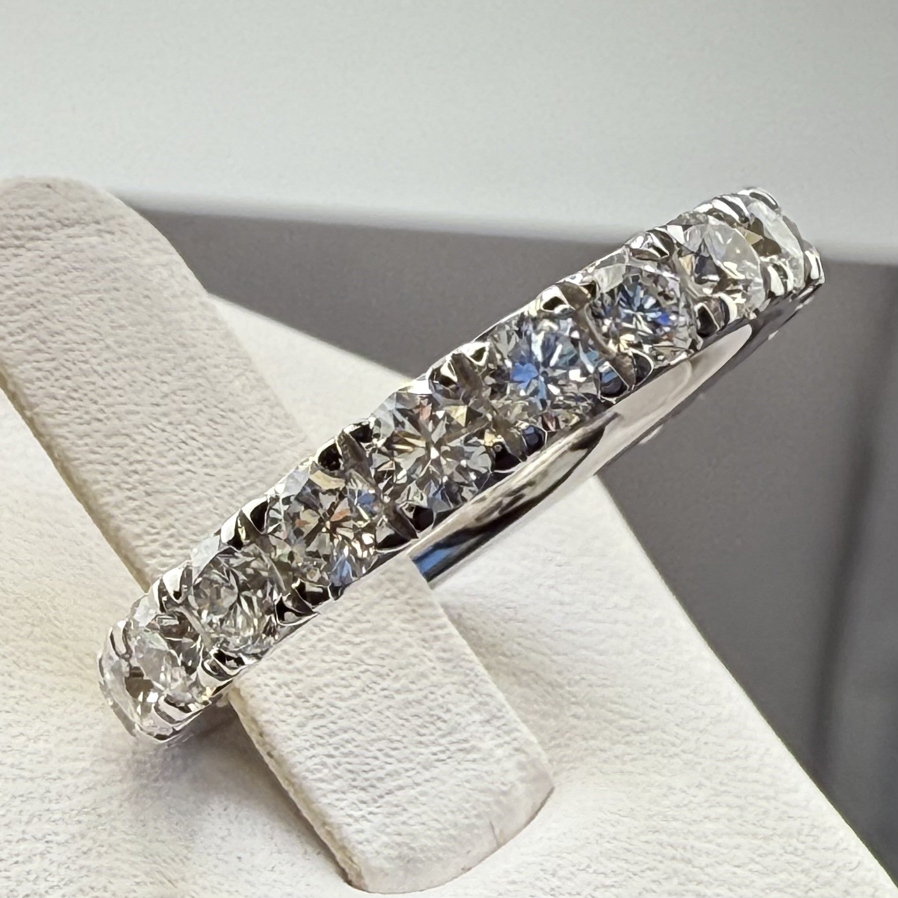 Round Diamond French Pavé Wedding Band | 1.75cttw | 14K White Gold 3mm
