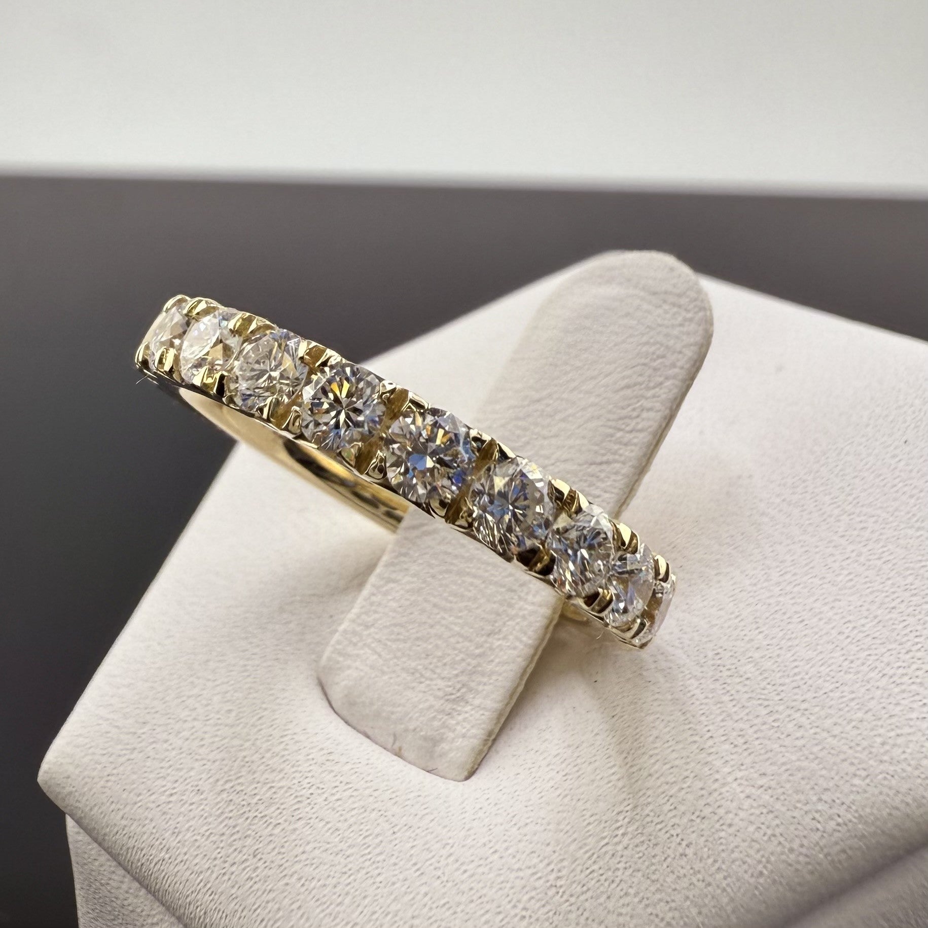 Round Diamond French Pavé Wedding Band | 1.75cttw | 14K Yellow Gold 3mm