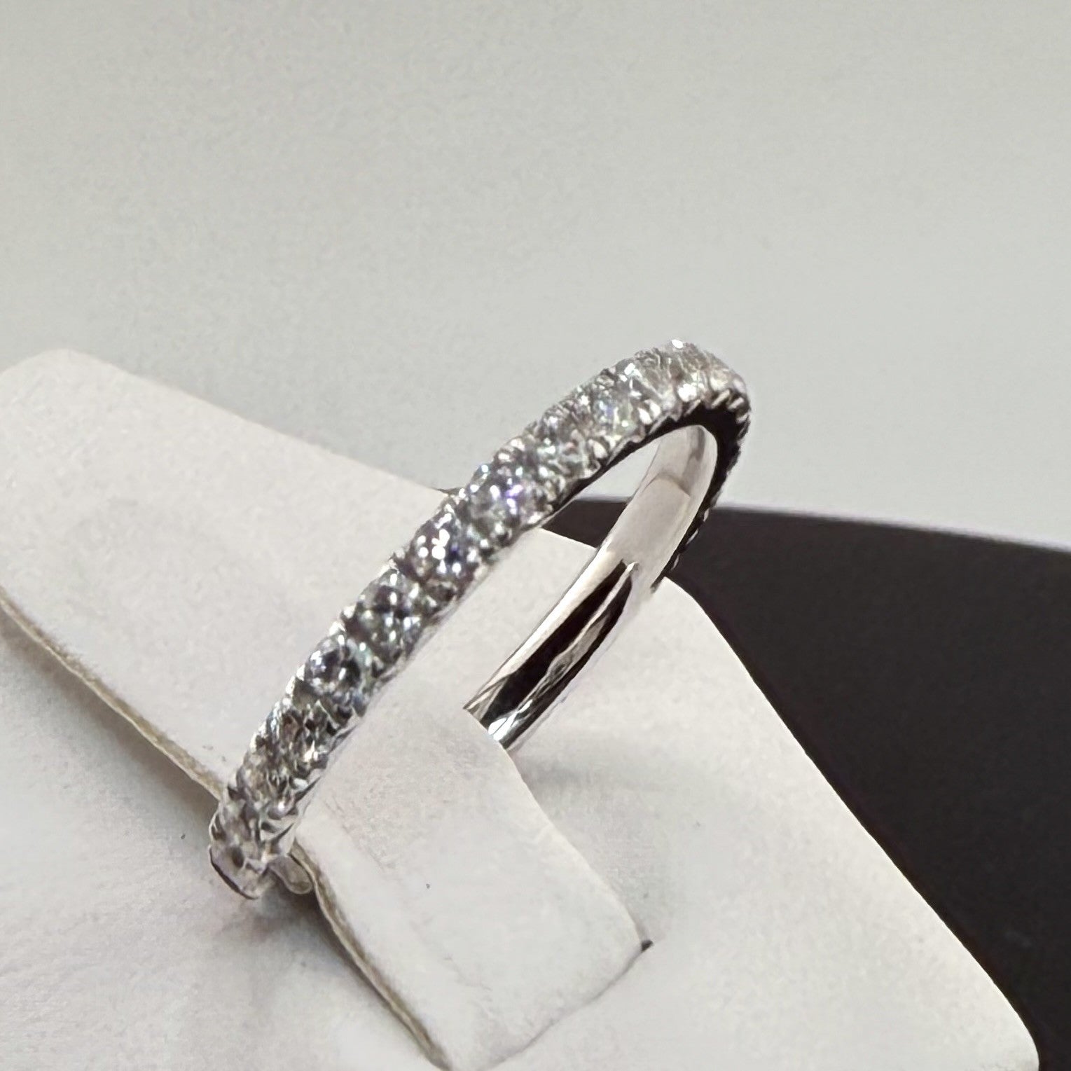 Round Diamond Pavé Wedding Band | .8cttw | 14K White Gold 2mm