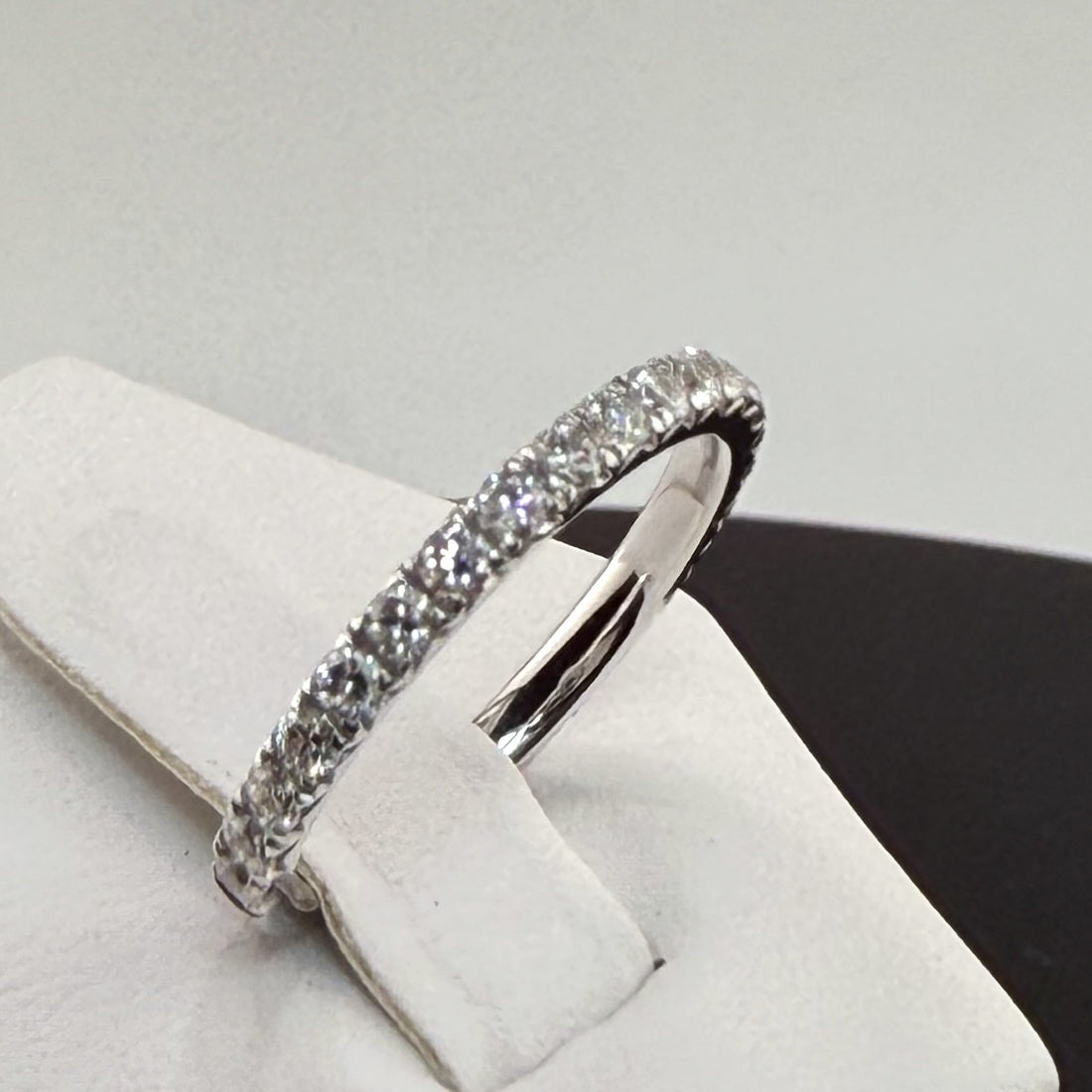 Round Diamond Pavé Wedding Band | .8cttw | 14K White Gold 2mm