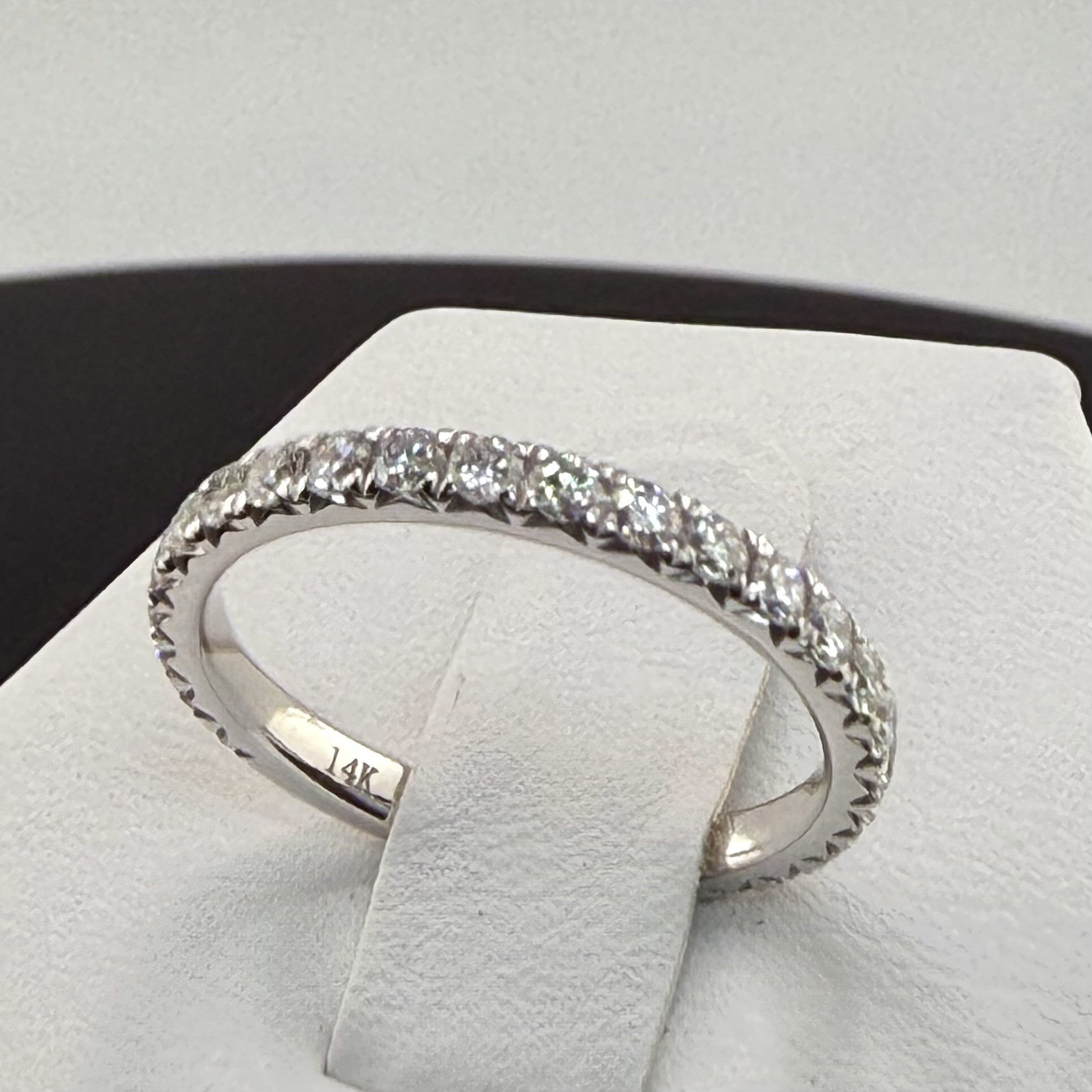 Round Diamond Pavé Wedding Band | .8cttw | 14K White Gold 2mm