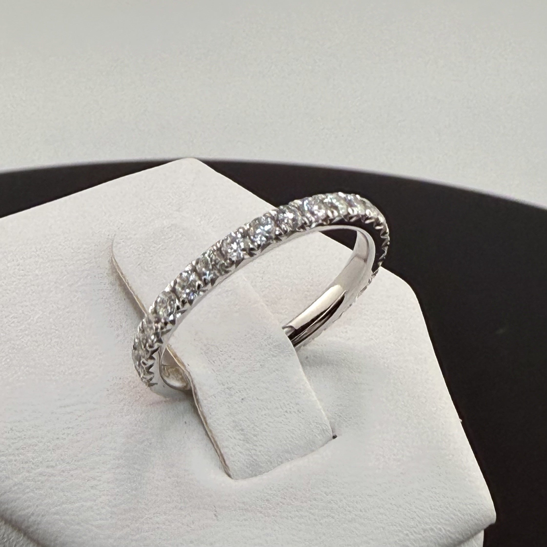 Round Diamond Pavé Wedding Band | .8cttw | 14K White Gold 2mm