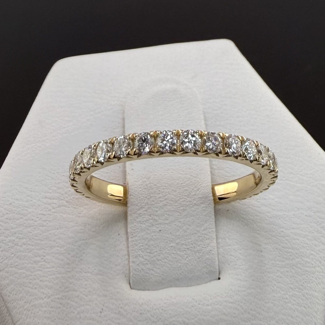 Round Diamond Pavé Wedding Band | .8cttw | 14K Yellow Gold 2mm