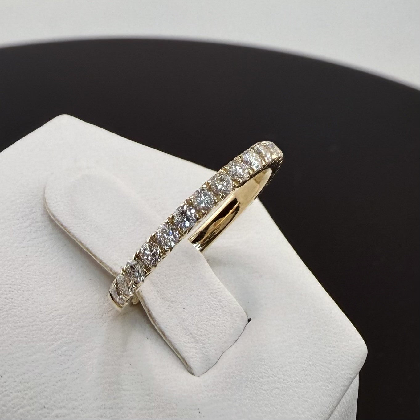 Round Diamond Pavé Wedding Band | .8cttw | 14K Yellow Gold 2mm