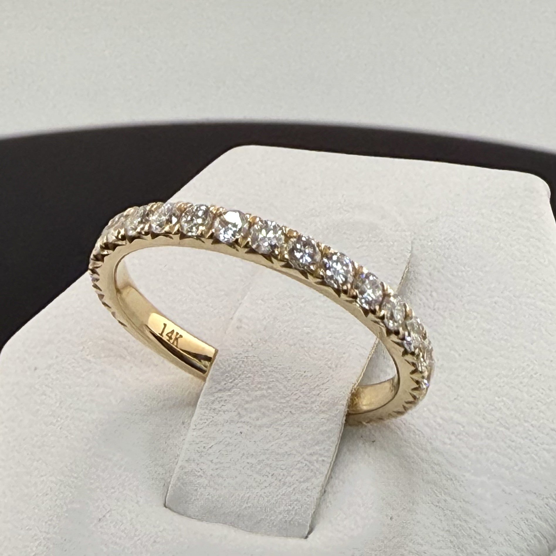 Round Diamond Pavé Wedding Band | .8cttw | 14K Yellow Gold 2mm