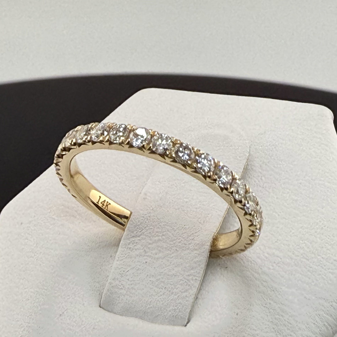 Round Diamond Pavé Wedding Band | .8cttw | 14K Yellow Gold 2mm