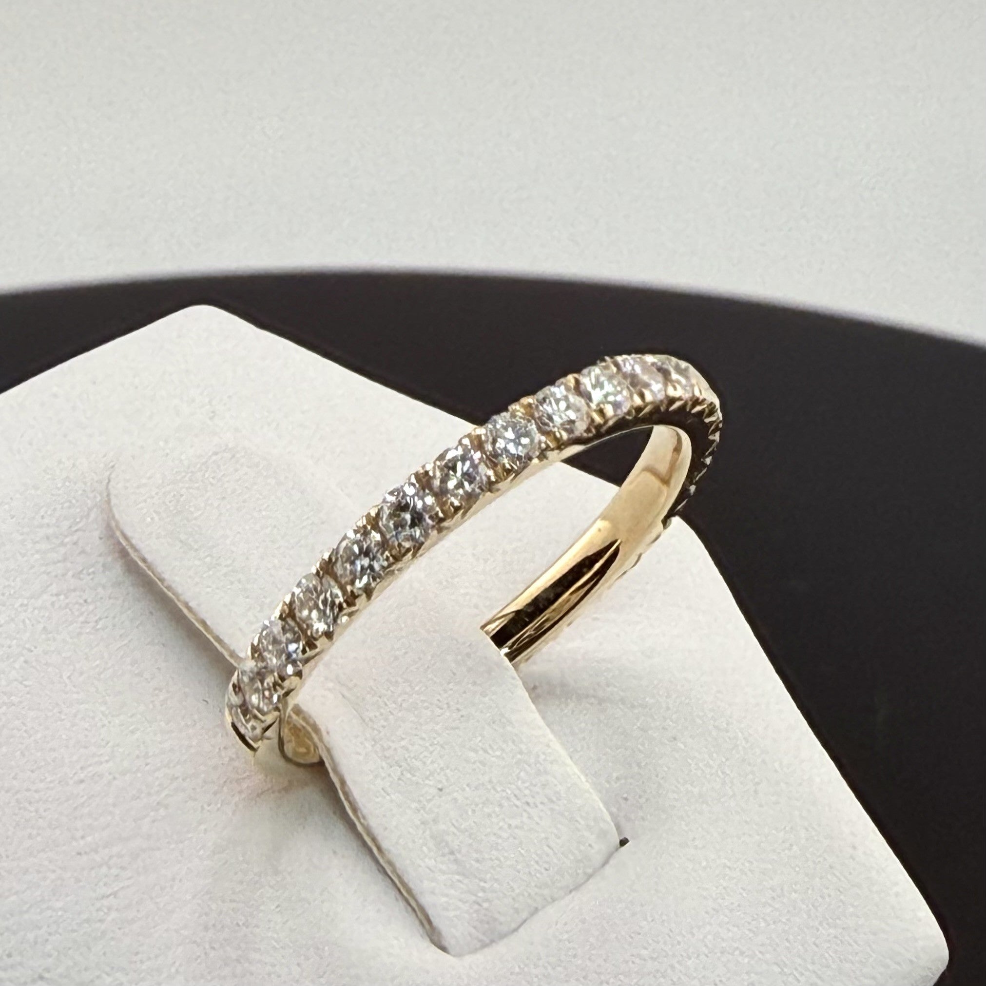 Round Diamond Pavé Wedding Band | .8cttw | 14K Yellow Gold 2mm