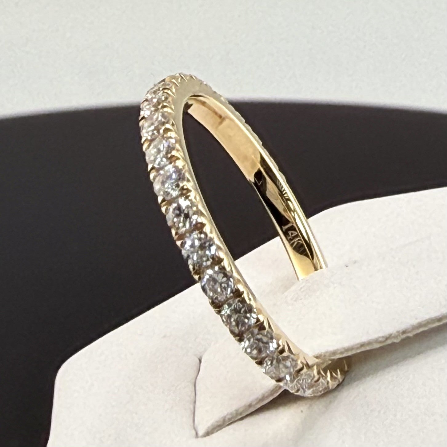 Round Diamond Pavé Wedding Band | .8cttw | 14K Yellow Gold 2mm