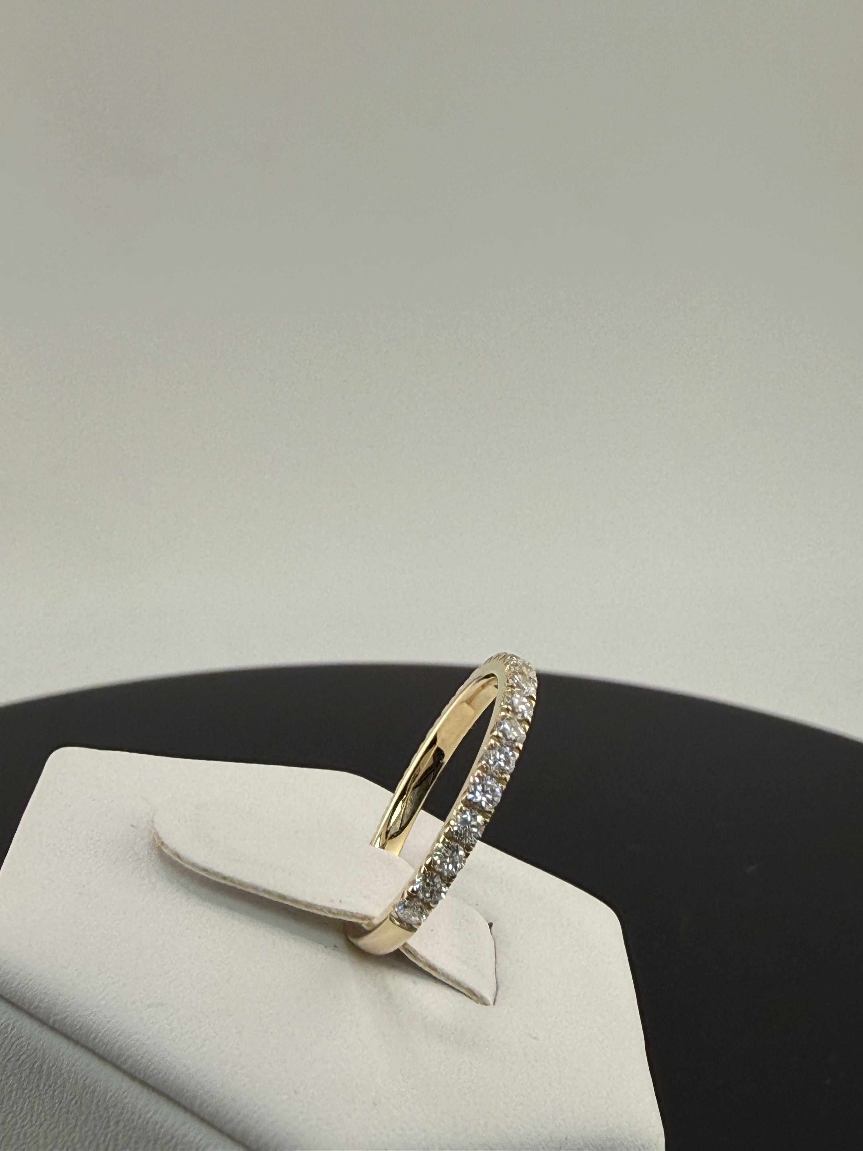 Round Diamond Pavé Wedding Band | .8cttw | 14K Yellow Gold 2mm