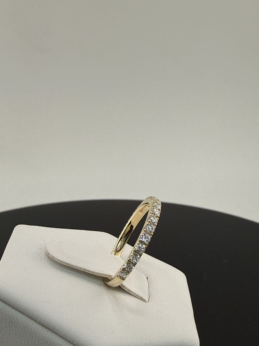 Round Diamond Pavé Wedding Band | .8cttw | 14K Yellow Gold 2mm