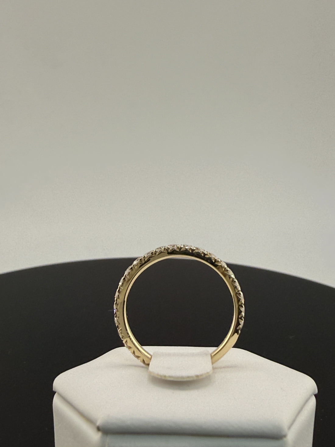 Round Diamond Pavé Wedding Band | .8cttw | 14K Yellow Gold 2mm