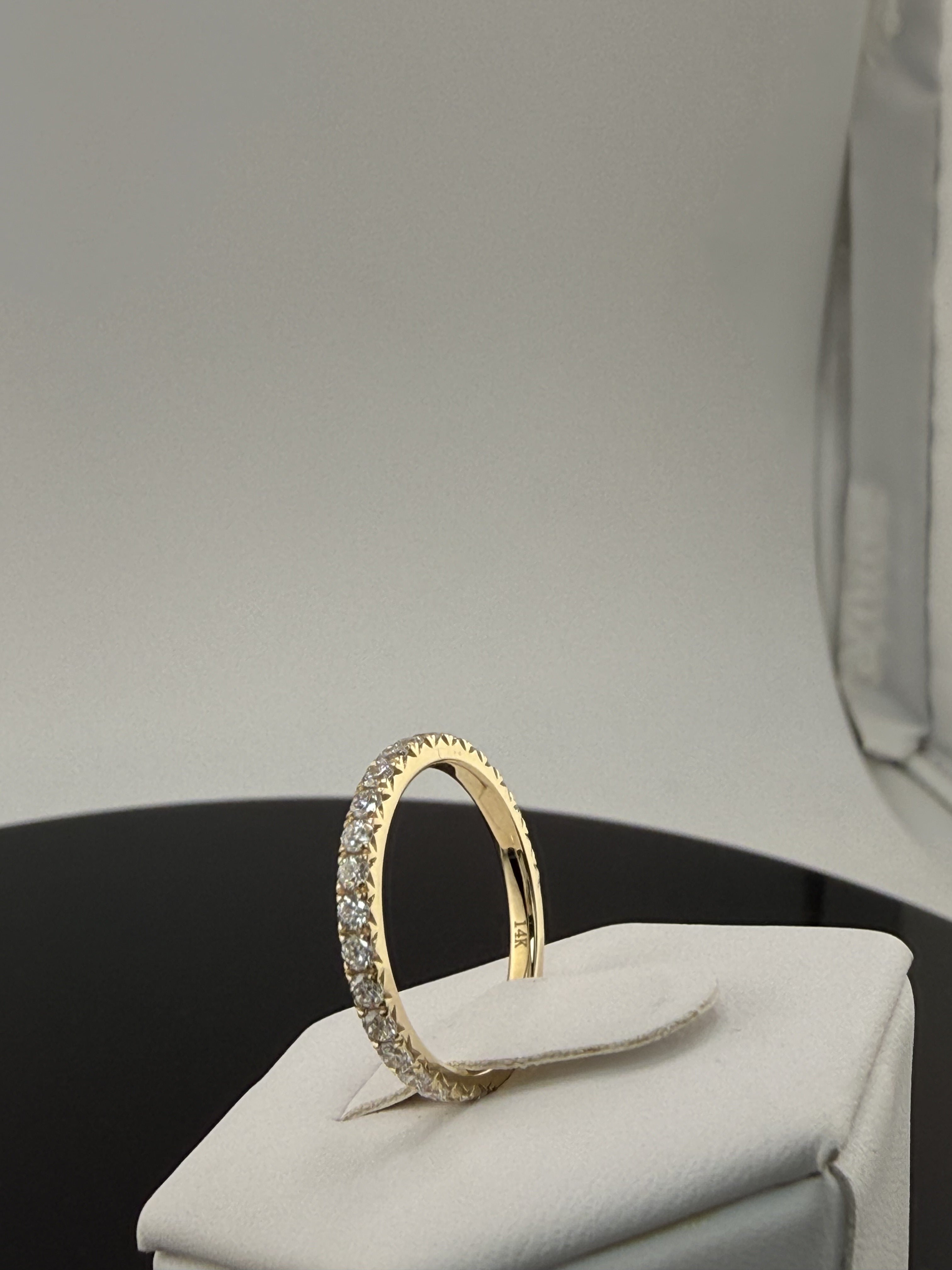 Round Diamond Pavé Wedding Band | .8cttw | 14K Yellow Gold 2mm