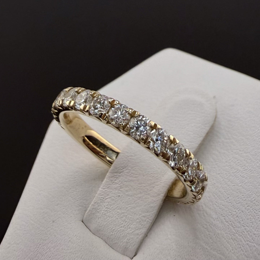 Round Diamond French Pavé Wedding Band | .96cttw | 14K Yellow Gold 2.5mm