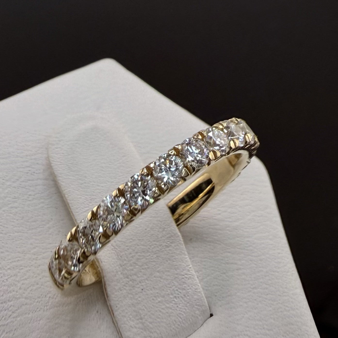 Round Diamond French Pavé Wedding Band | .96cttw | 14K Yellow Gold 2.5mm