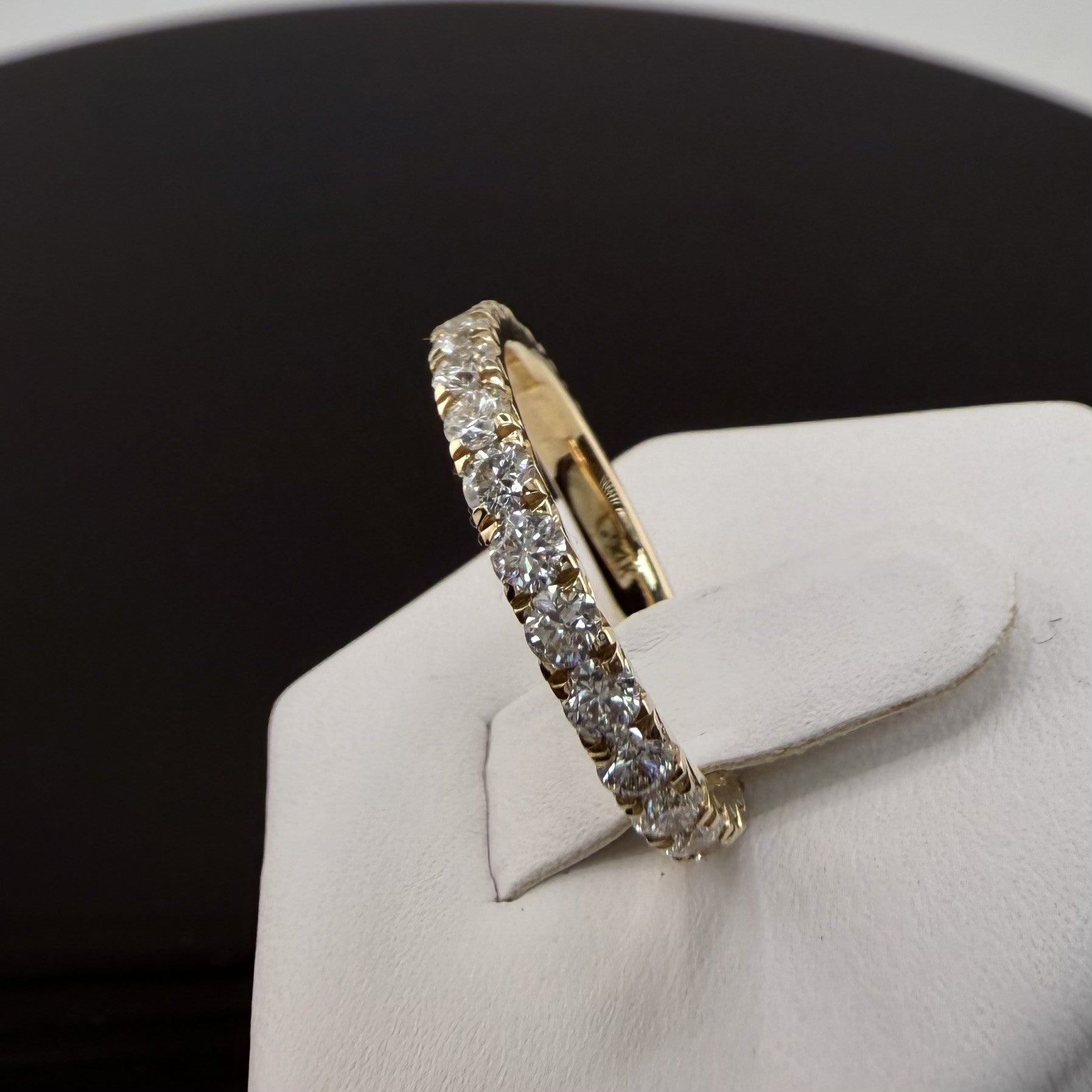 Round Diamond French Pavé Wedding Band | .96cttw | 14K Yellow Gold 2.5mm