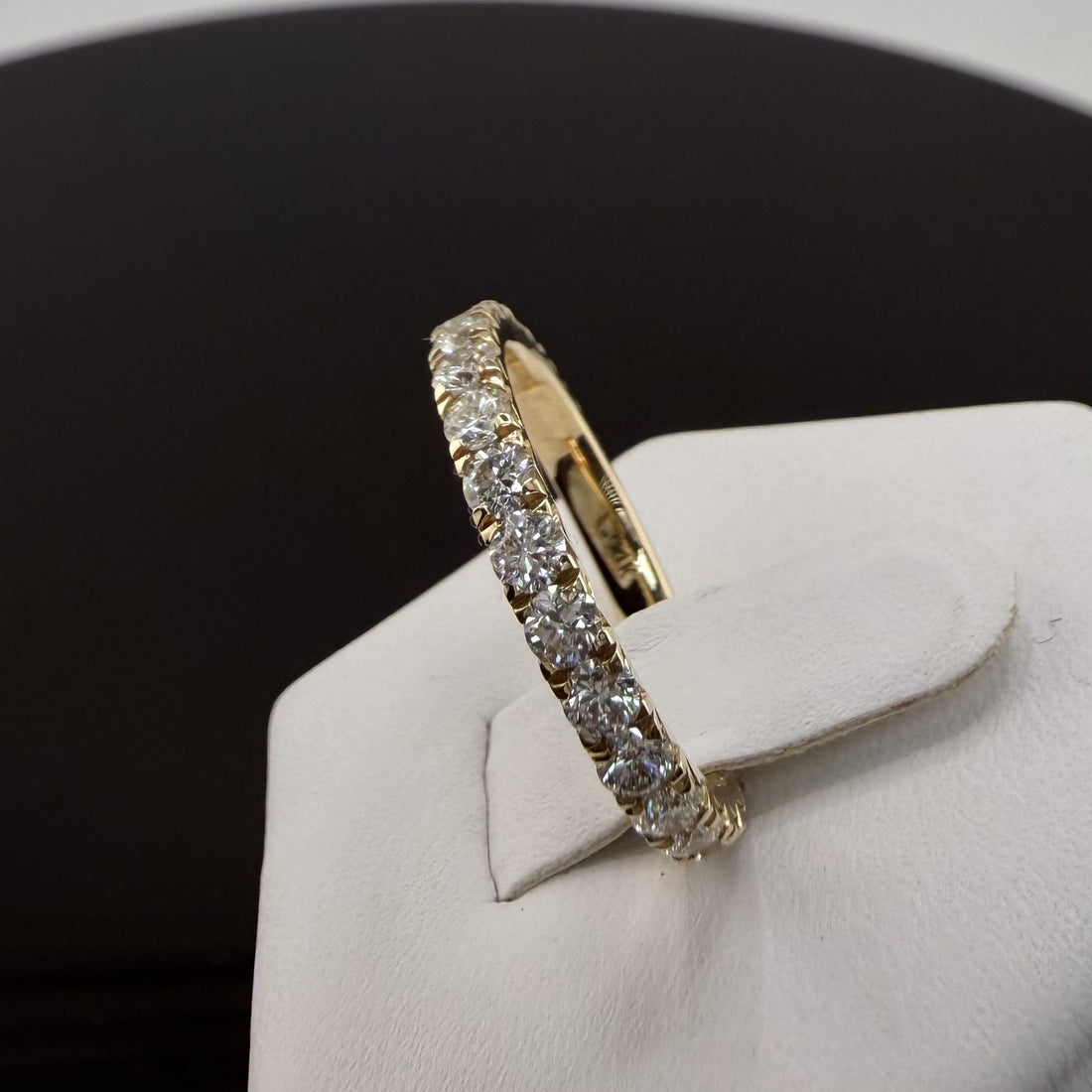 Round Diamond French Pavé Wedding Band | .96cttw | 14K Yellow Gold 2.5mm