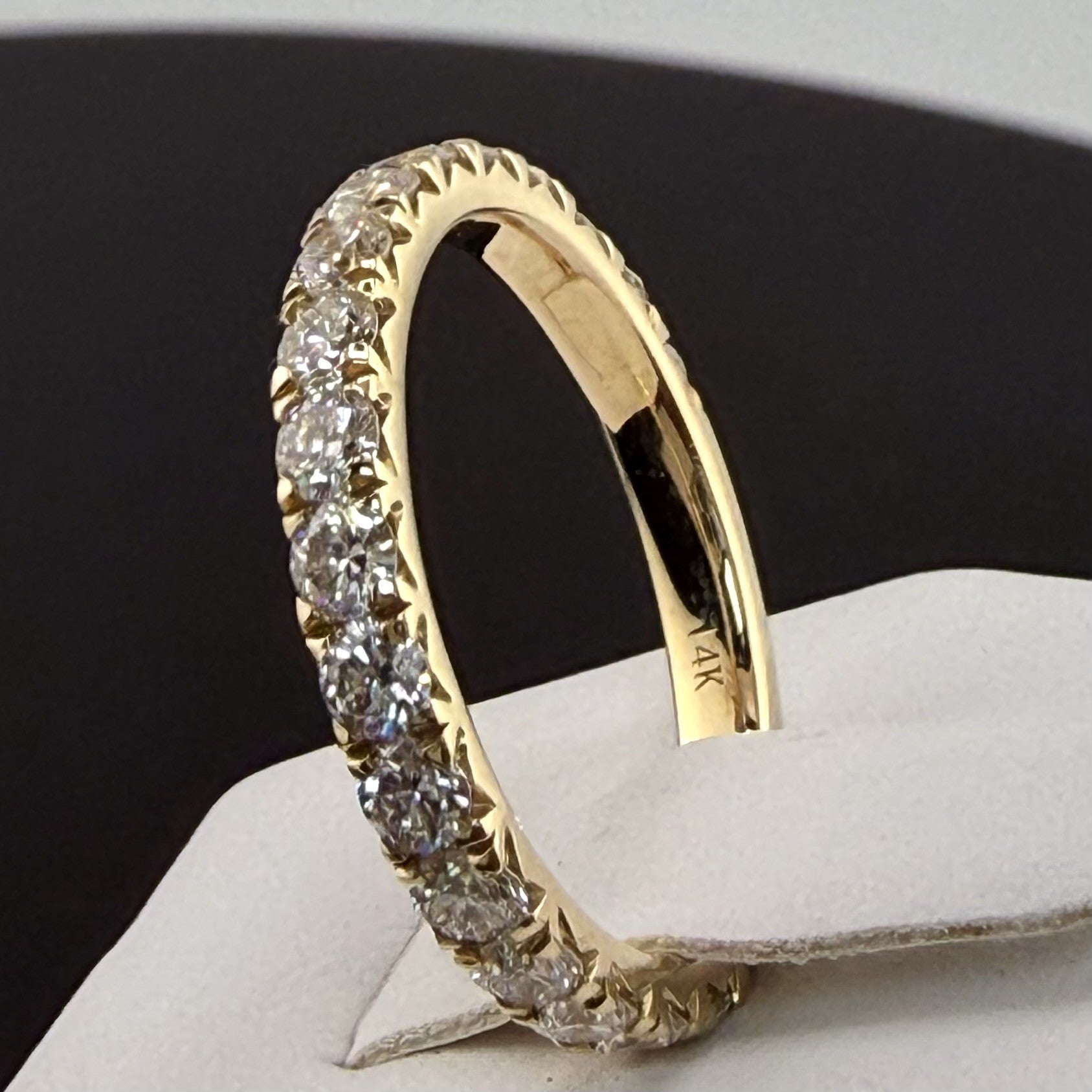 Round Diamond French Pavé Wedding Band | .96cttw | 14K Yellow Gold 2.5mm