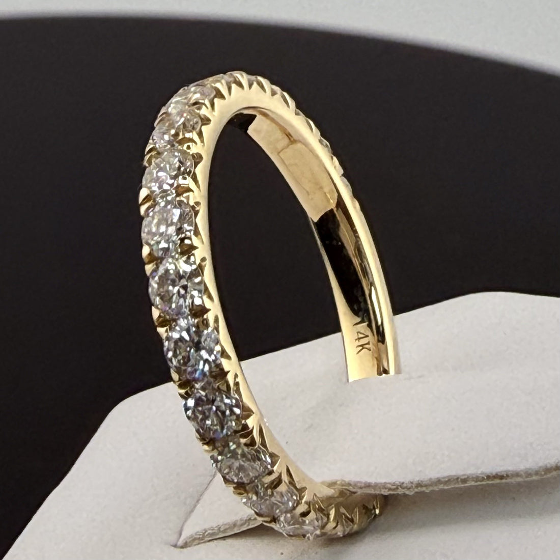 Round Diamond French Pavé Wedding Band | .96cttw | 14K Yellow Gold 2.5mm