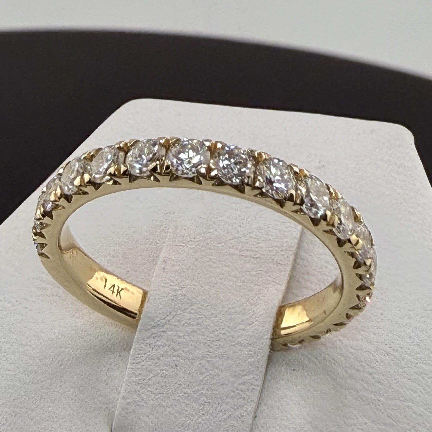 Round Diamond French Pavé Wedding Band | .96cttw | 14K Yellow Gold 2.5mm