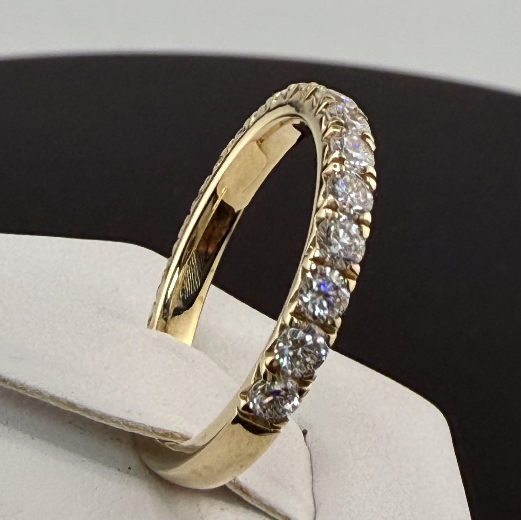 Round Diamond French Pavé Wedding Band | .96cttw | 14K Yellow Gold 2.5mm