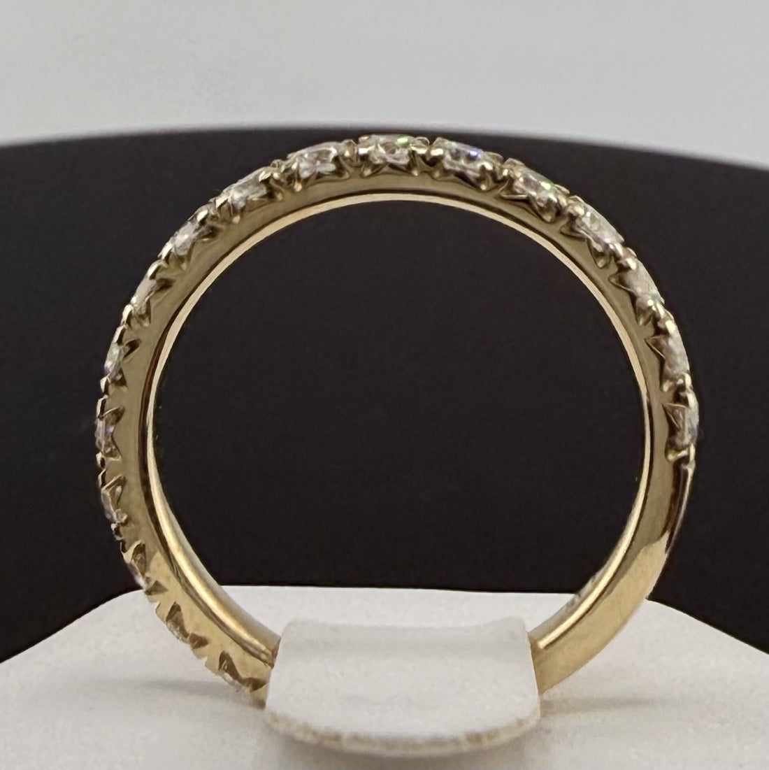 Round Diamond French Pavé Wedding Band | .96cttw | 14K Yellow Gold 2.5mm