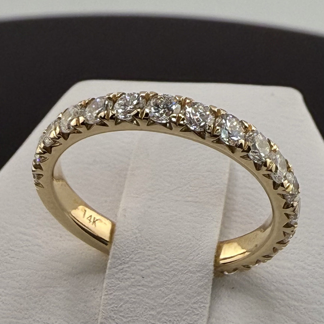 Round Diamond French Pavé Wedding Band | .96cttw | 14K Yellow Gold 2.5mm
