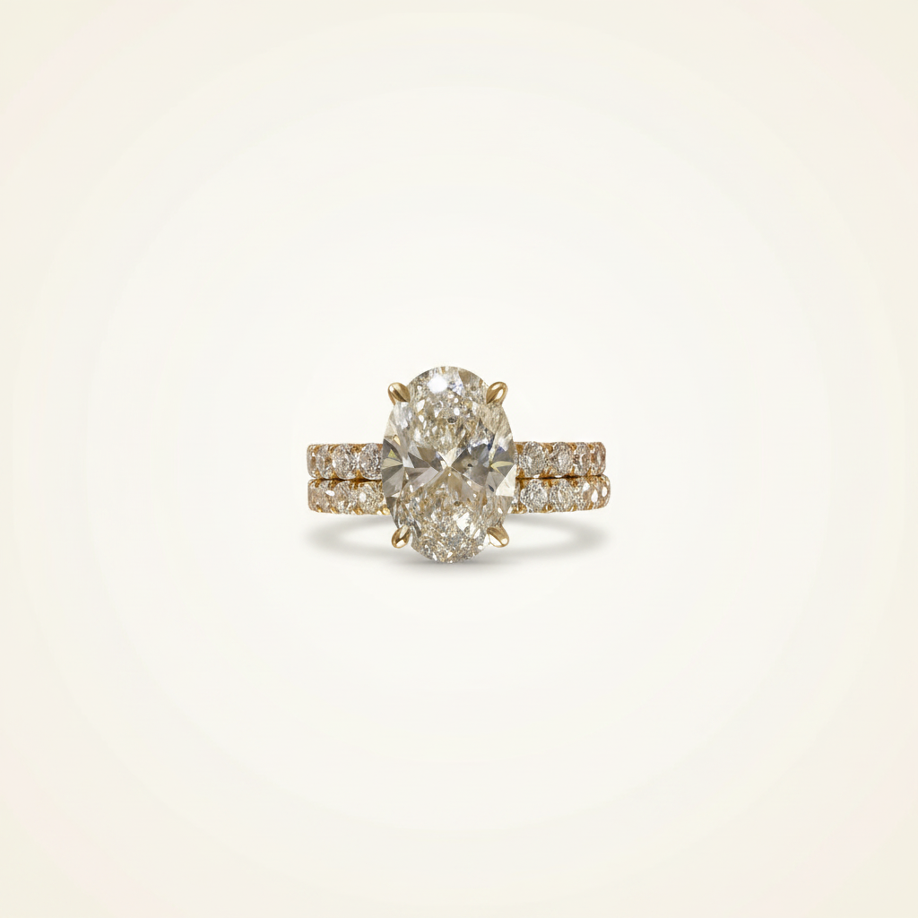 Oval-cut diamond pavé band detail