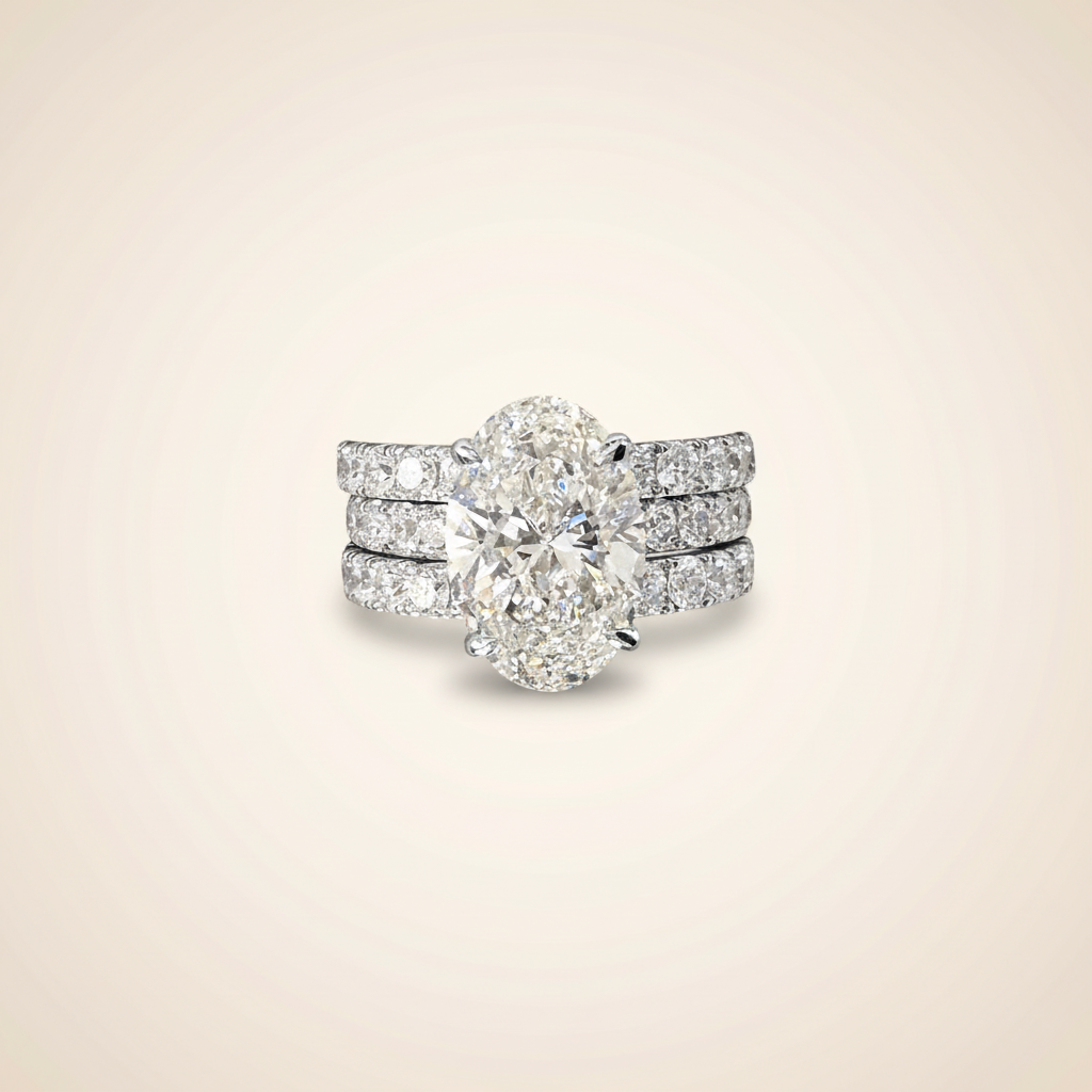 Oval-cut diamond pavé band detail